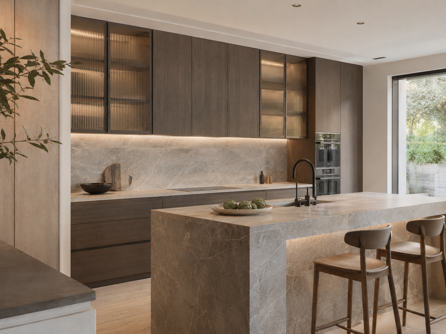Кухня с прецизни детайли и вградено обзавеждане